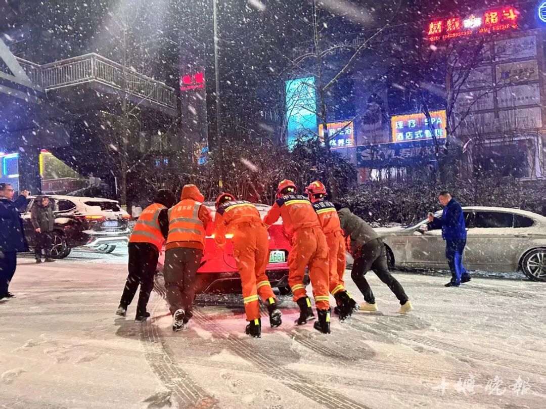十堰多部门迅速行动除雪保畅通！雪还要下多久，最新预报来了