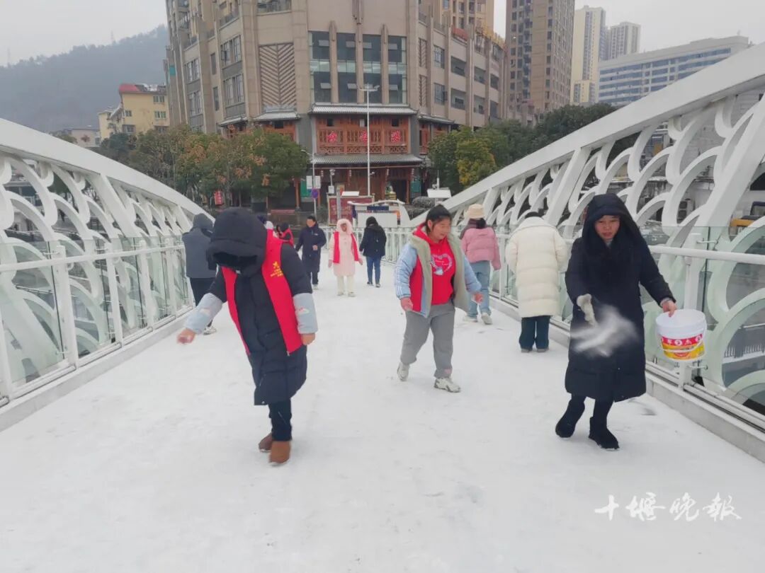 十堰多部门迅速行动除雪保畅通！雪还要下多久，最新预报来了