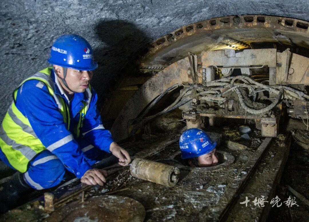 穿六山筑水脉 十堰超级工程隧洞贯通 "钢铁巨龙"隐山腹