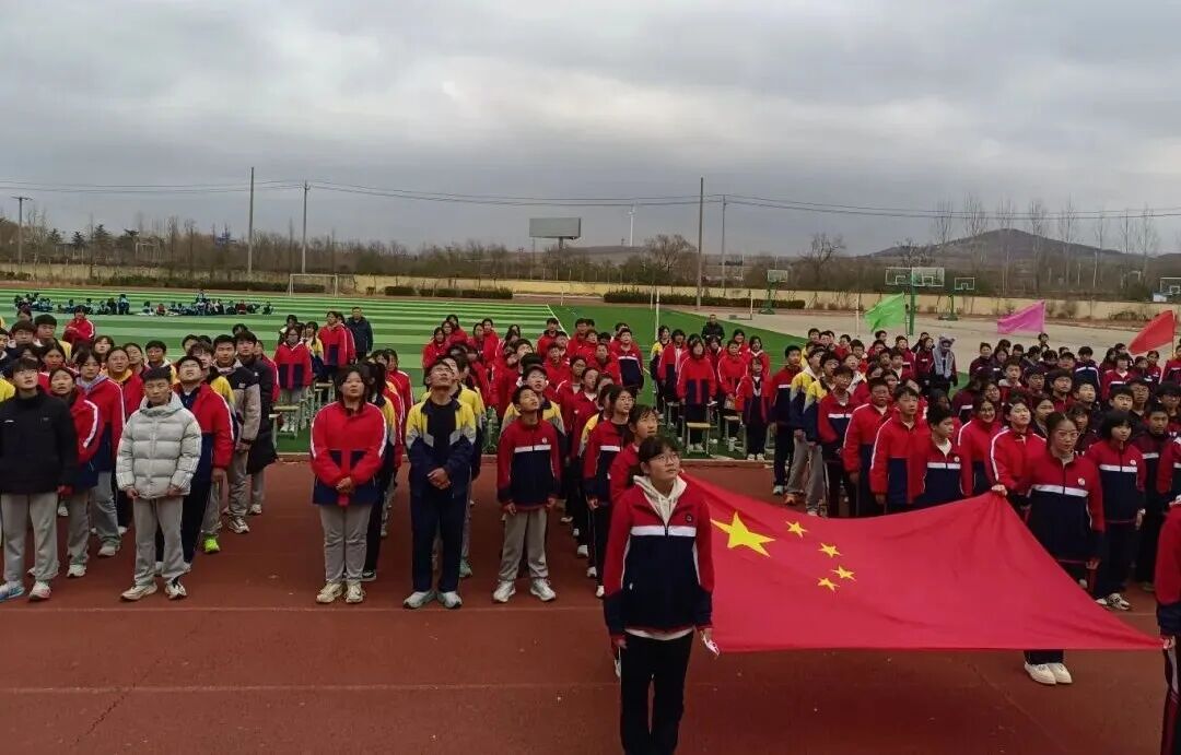 1 12月10日，皇华初中举办2025年学生运动会，全校师生拼搏努力，共同见证了一场充满激情与活力的盛会。（初振文）.jpg