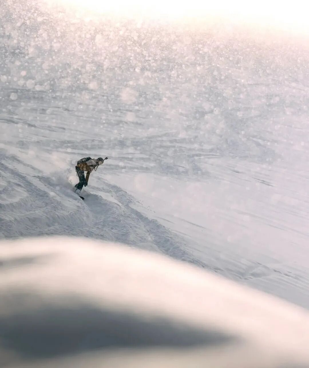 刚对华免签！却拒不出席亚运会？这个最欧洲的亚洲小国，到底藏着什么！