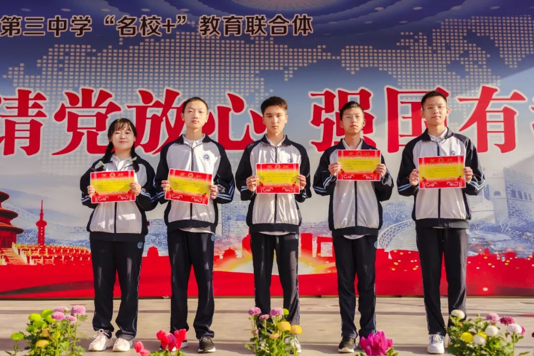 【超越 期待】西安市第三中学举行2022-2023学年秋季开学典礼_校园
