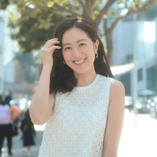 卸下视后光环,唐诗咏街头真情流露!