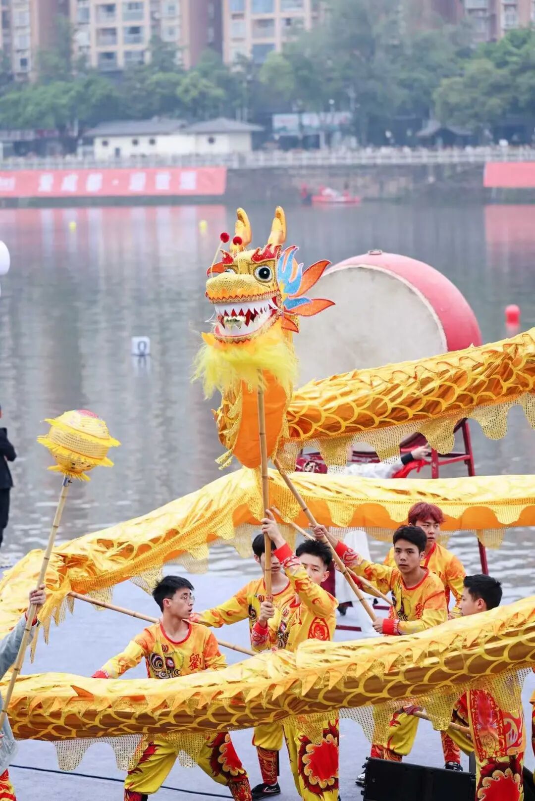 水上划划划，岸上人人人……你在现场吗？插图3