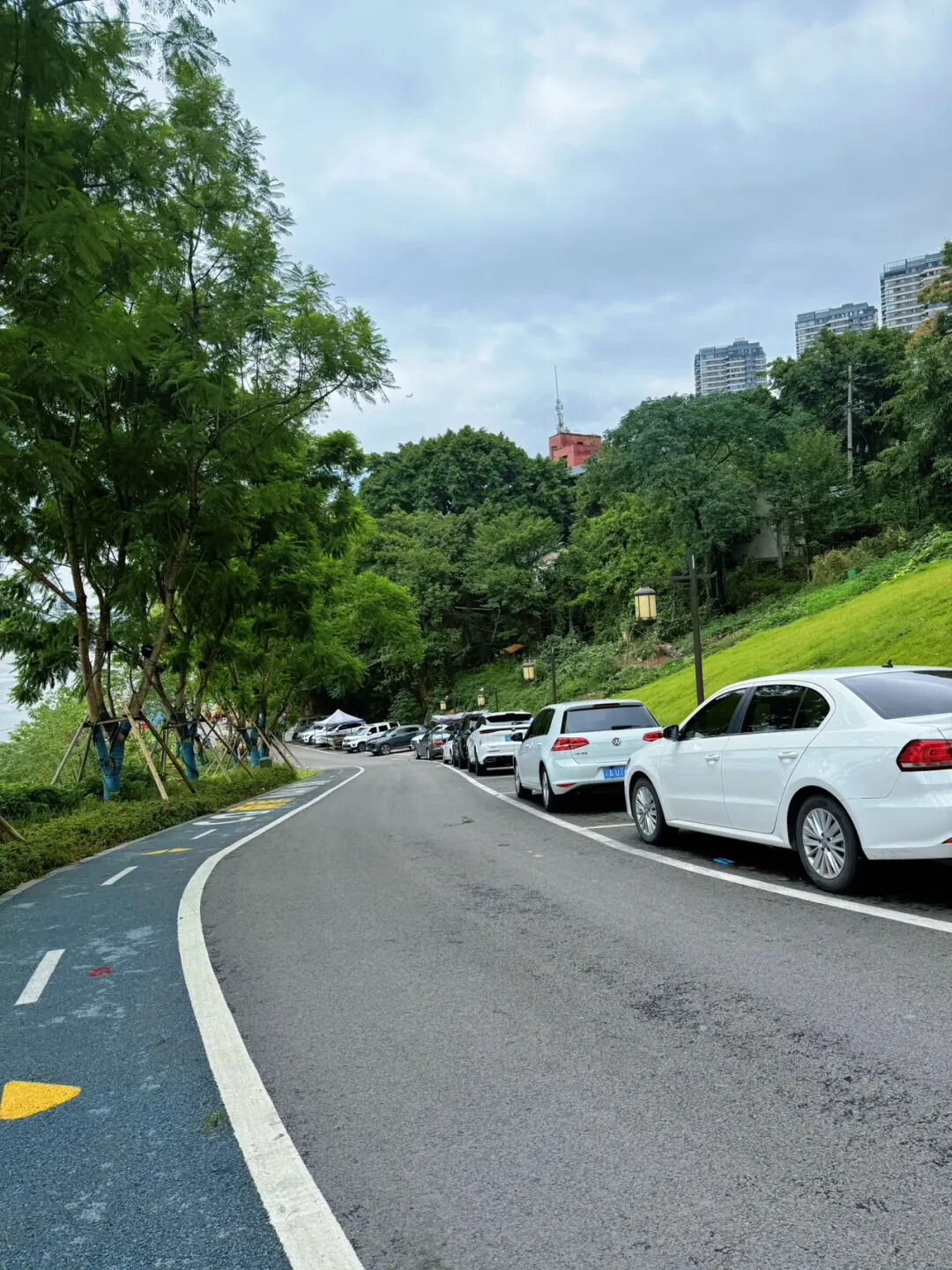 重庆长江中露出600年历史石佛