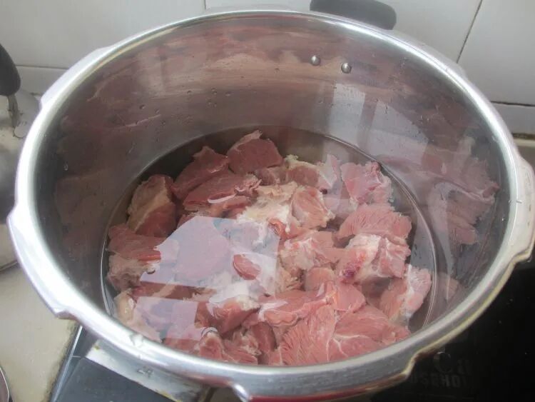 炖牛肉三放三不放_放炖牛肉放什么调料_炖牛肉放啥好吃