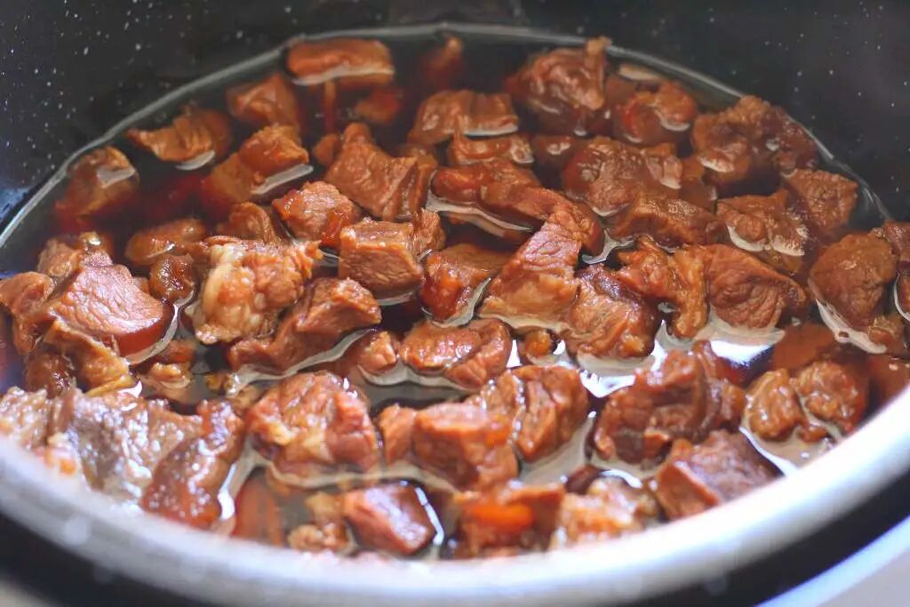 放炖牛肉放什么调料_炖牛肉放啥好吃_炖牛肉三放三不放