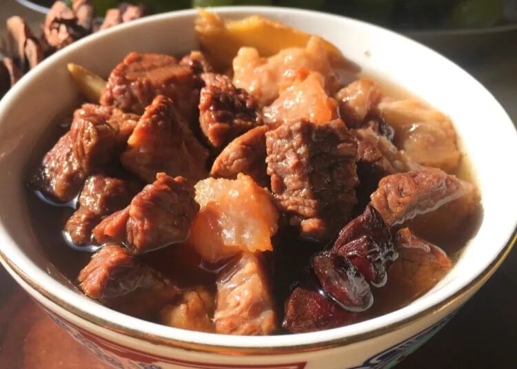 炖牛肉放啥好吃_放炖牛肉放什么调料_炖牛肉三放三不放