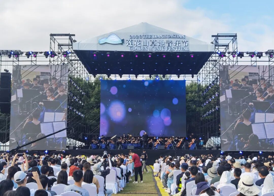 听深圳市中心的草地音乐节少年玩转交响乐