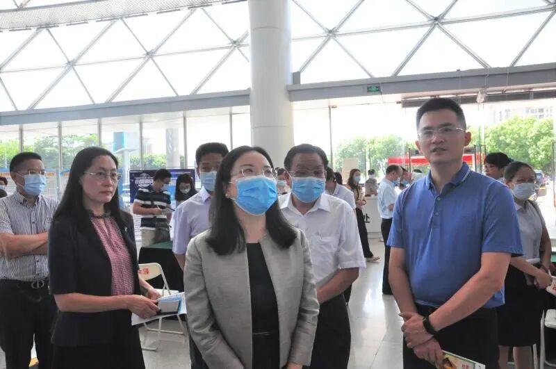 惠州市人民政府副市长李俊玲出席并指导活动,强调全市各级金融工作