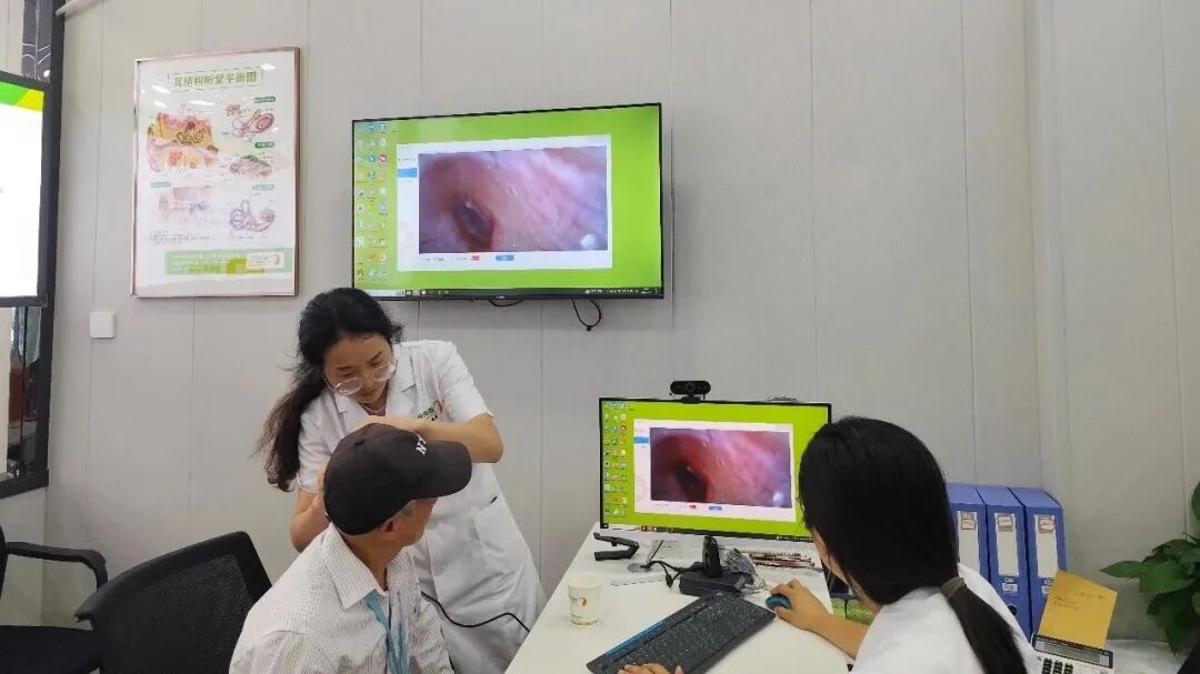 政企联动谋发展 共绘听力健康新蓝图 —— 永丰县商务局、县贸促会等一行莅临江西聆康参观考察(图2)