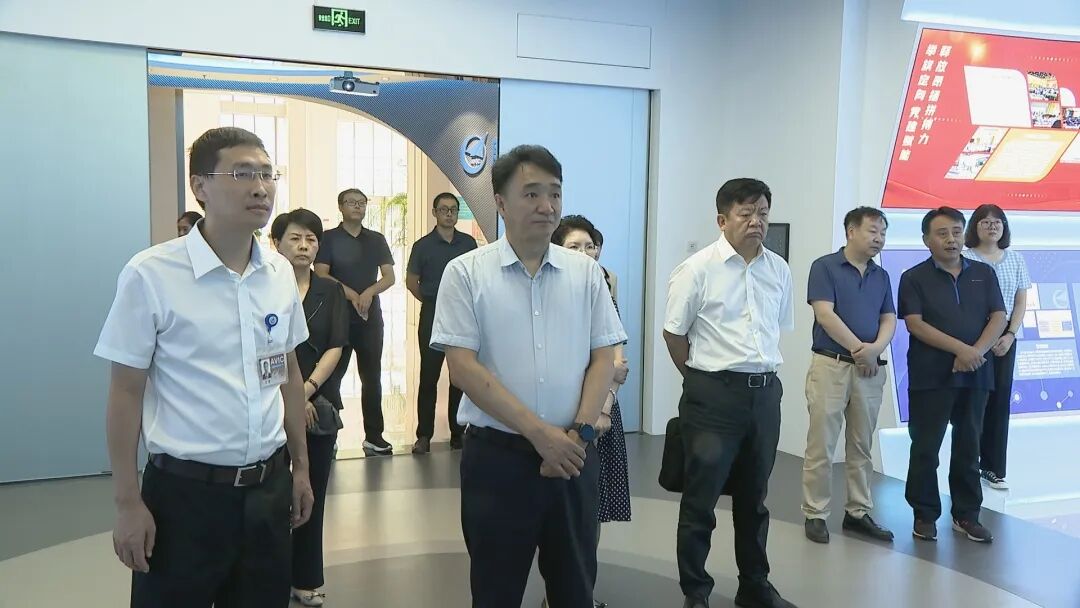 顺义区人大常委会张爱冬副主任一行到航空工业复材调研