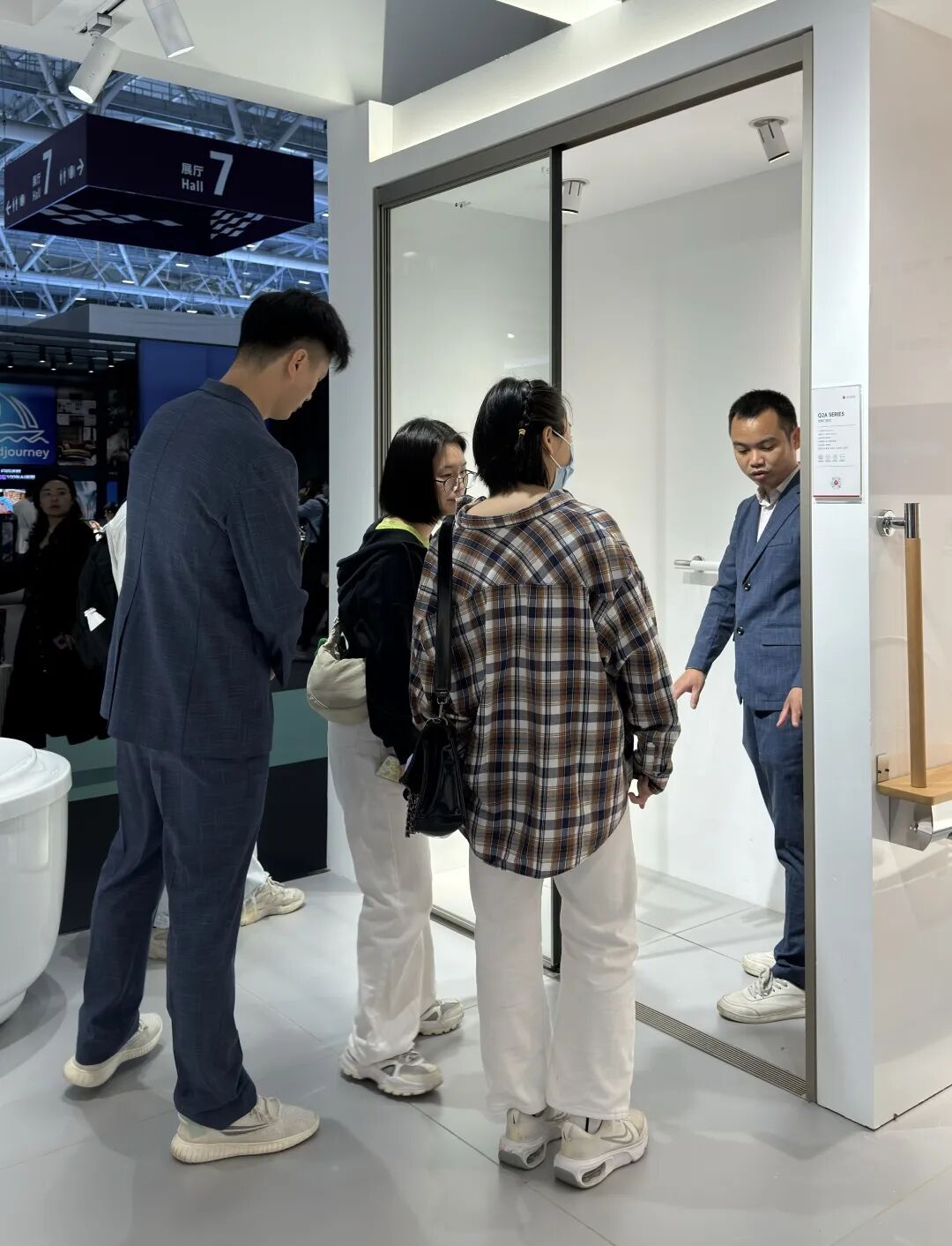 精彩回顾丨玫瑰岛首登深圳国际家具展探索康养全卫生活无限可能