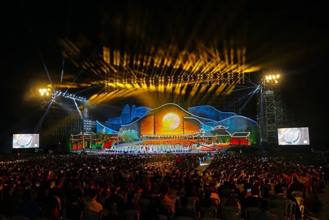 4江油：中央电视台2015年中秋晚会在江油市青莲国际诗歌小镇举办.jpg