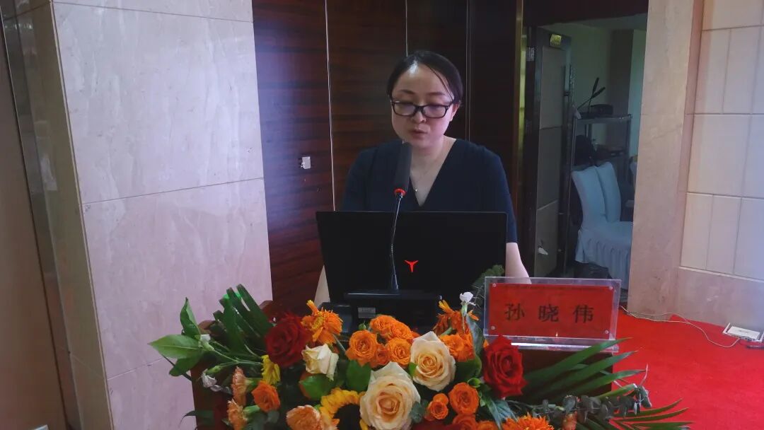 孙晓伟教授作《肌筋膜触发点埋线治疗特点及优势》报告何亮亮教授作