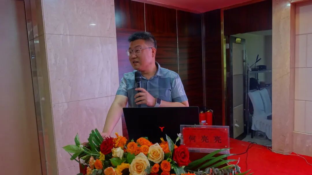 何亮亮教授作《头痛的立体诊断与药物治疗》报告李源教授作《ct辅助下