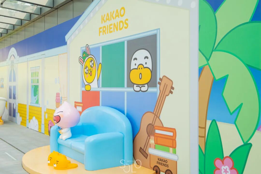 上海信泰中心商场联手kakaofriends开启130米超长沉浸画