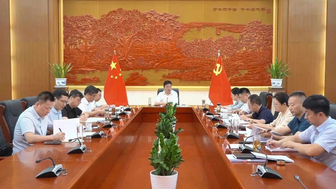 县委书记胡晓峰主持召开县委审计委员会第十三次会议