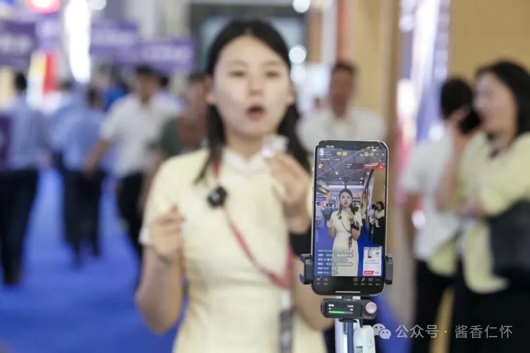 酒博盛会刮起"直播旋风"，线上带货成展会新引擎(图3)