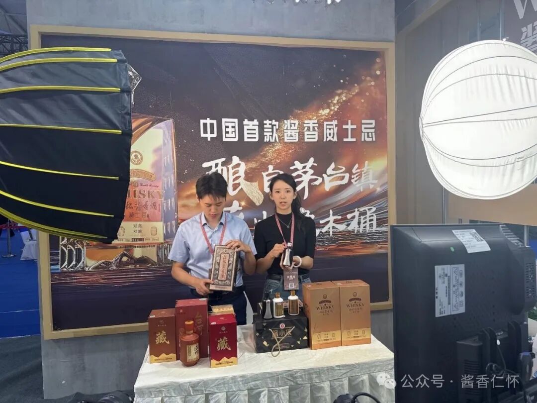 酒博盛会刮起"直播旋风"，线上带货成展会新引擎(图1)