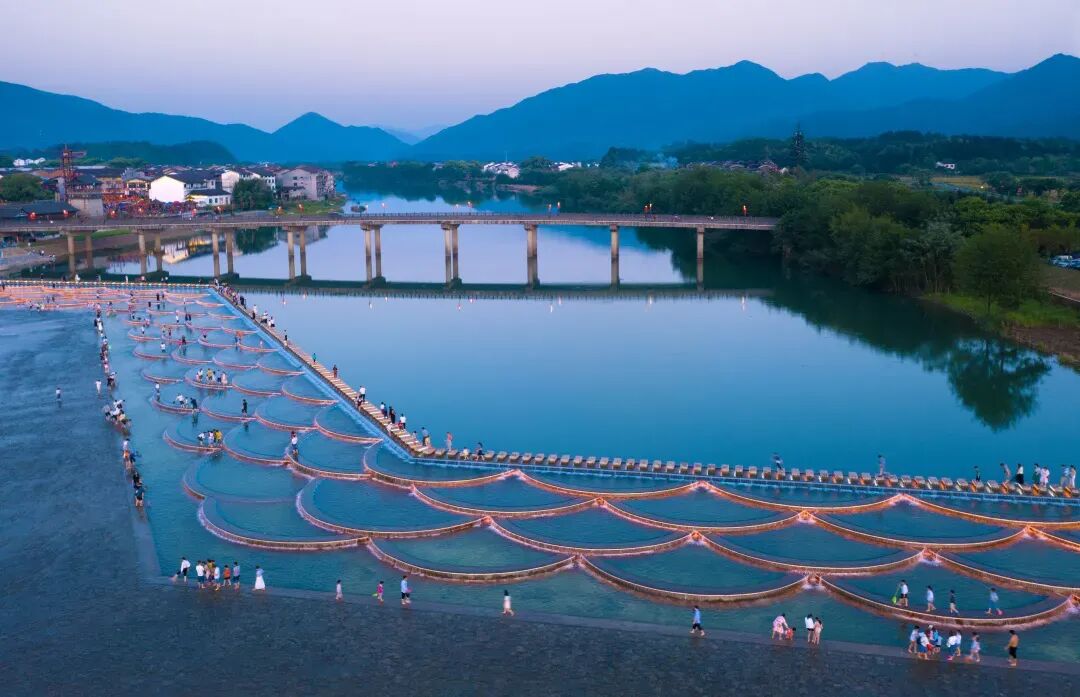 龙鳞坝悦溪谷上清古镇水上项目圣井山4d奇幻漂流鹰潭夏日亲水游?