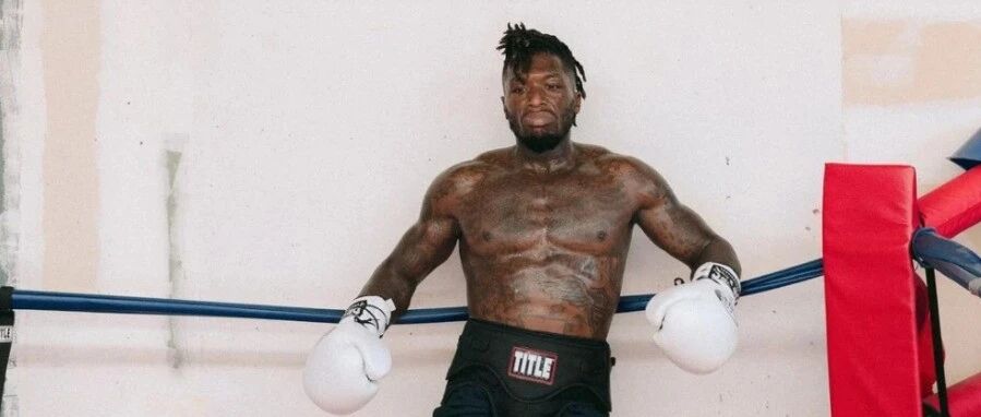 三届扣篮王被击倒三次，无论你如何努力，最终看起来仍像是一场闹剧