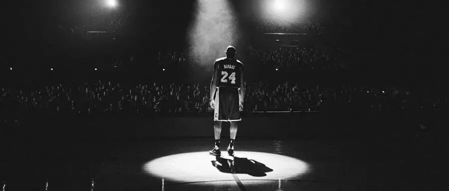 这一年，逝去和离开同行，荣耀与伤痛皆在，愿你心中能一直有爱