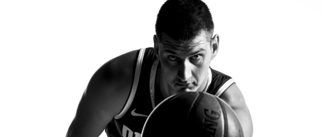 出来混要讲信用，说约G7就一定要约G7，这金鸡独立就离谱