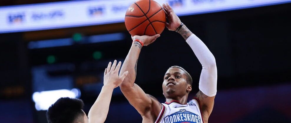 74分只能排第三，狂砍82分依然输球，CBA的得分纪录过于魔幻