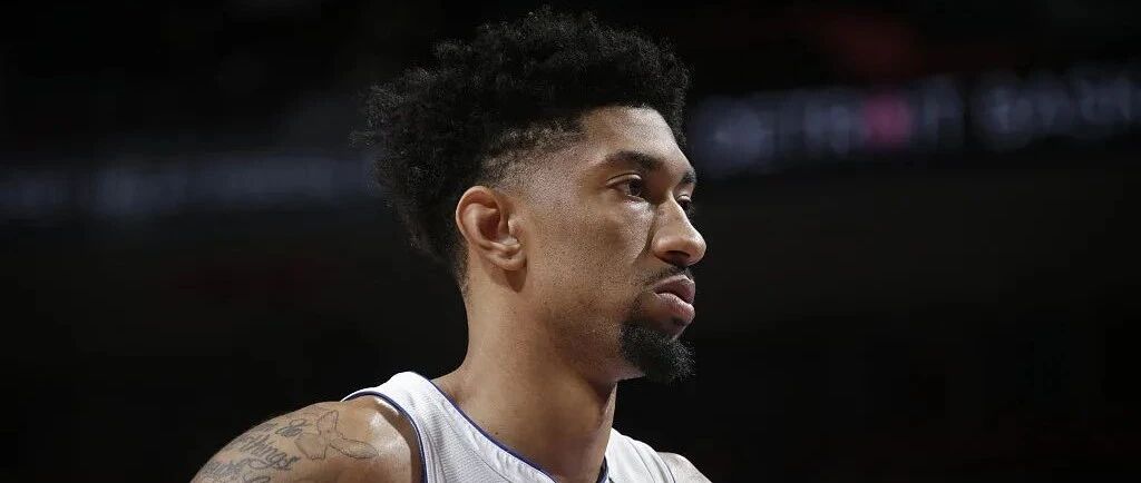 落选后当天就被女友抛弃的伍德，才是真正的莫欺少年穷