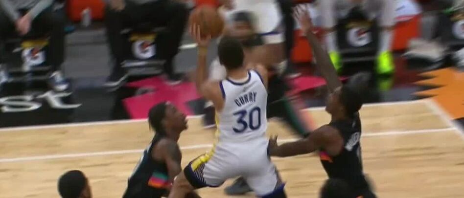 当格林不投中圈三分时，没人能防得住库里