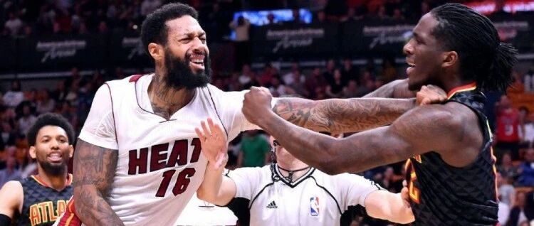 詹姆斯-约翰逊到底有多能打，生涯无一败绩，难怪独行侠想要他