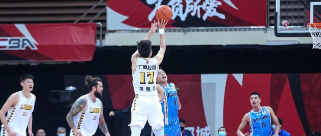 吉布森只打1.7秒就绝杀的背后，是两个国字号后卫极致的对飙