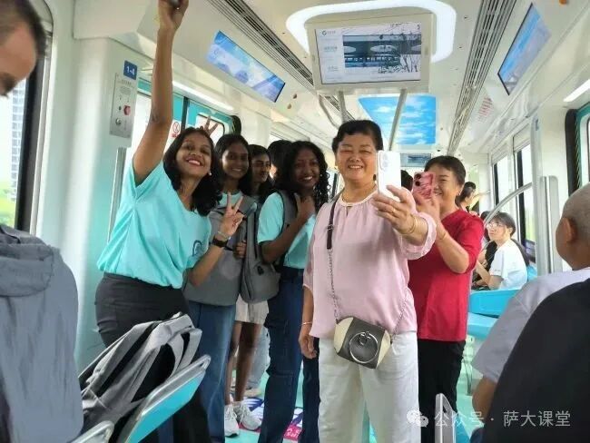 一堂行走的国际课 黄冈师范学院斯里兰卡师生走进武汉光谷体验科技与创新