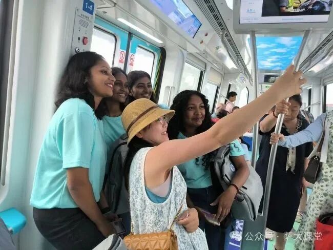 一堂行走的国际课 黄冈师范学院斯里兰卡师生走进武汉光谷体验科技与创新