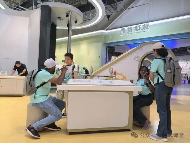 一堂行走的国际课 黄冈师范学院斯里兰卡师生走进武汉光谷体验科技与创新