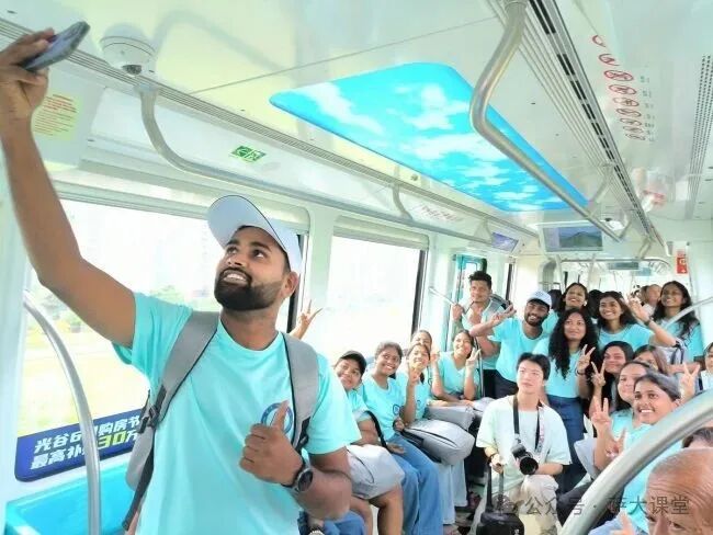 一堂行走的国际课 黄冈师范学院斯里兰卡师生走进武汉光谷体验科技与创新