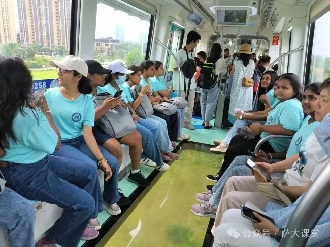 一堂行走的国际课 黄冈师范学院斯里兰卡师生走进武汉光谷体验科技与创新