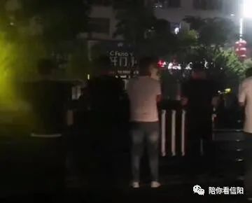 信阳龙江路车祸