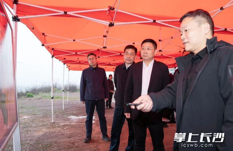 3月28日，市委副书记、市长陈博彰调研松雅湖未来科技城重点地块规划建设工作。长沙晚报全媒体记者 邹麟 摄