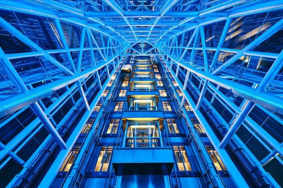 海拔负88米网红钜惠:灯光秀/时空电梯/露台房/蓝精灵乐园