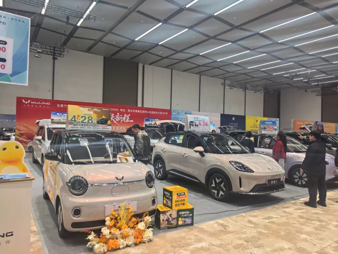 1春季车展现场图片.jpg