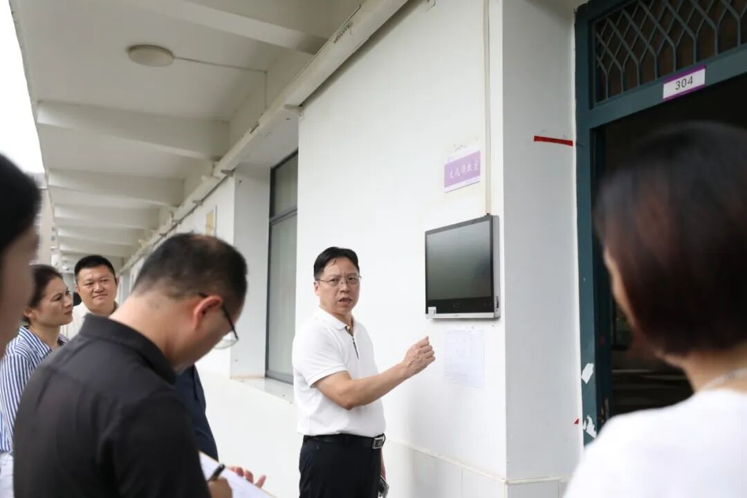 李来清带队开展“好管家”校园卫生管理专项检查