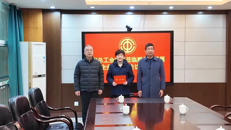 兩名女工患病，省上縣里都來慰問一一虹潤三重保障體系筑就幸福家