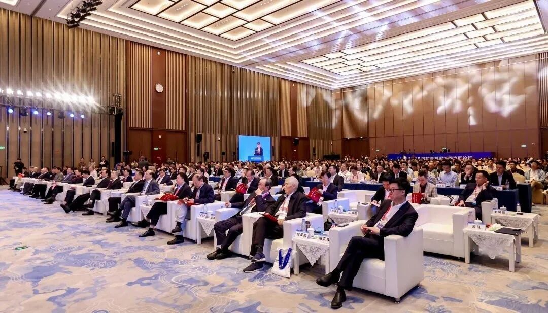 人工智能+機器人賦能材料智能研發