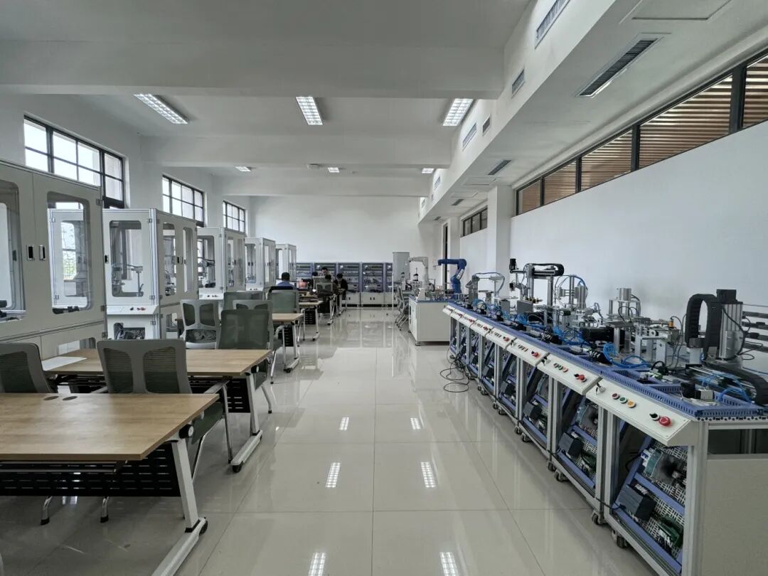 河南大学智能制造人才孵化基地新质生产力实训室总体介绍