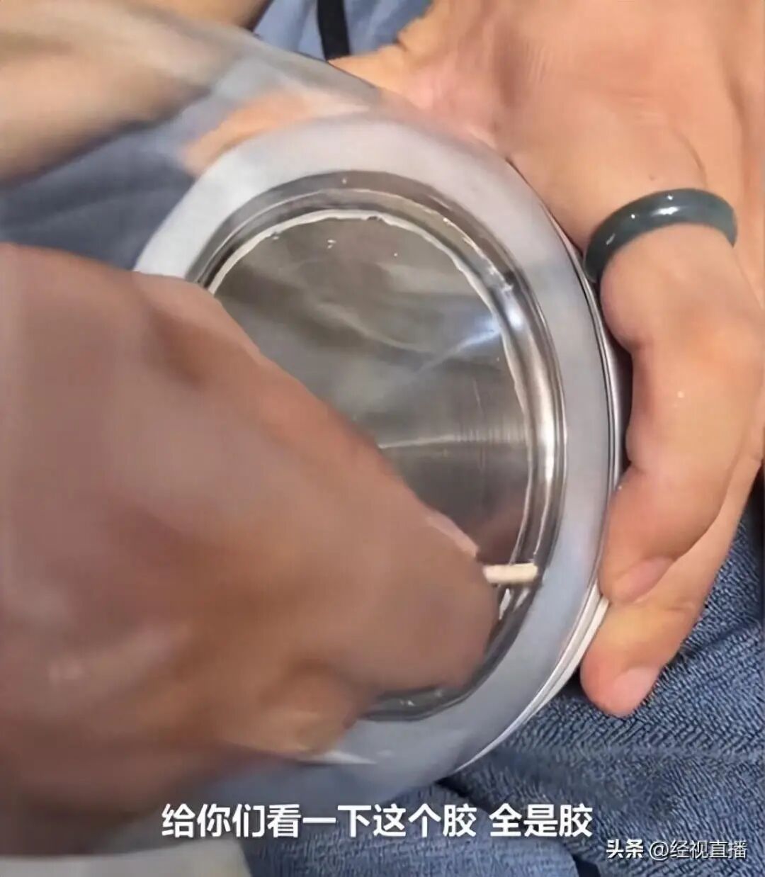 家长称婴儿恒温壶内残留白胶，怀疑有毒！品牌客服回应