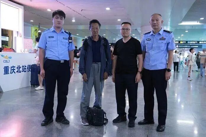 Chinese Man Reunites with Family After 25 Years Alone in Mountain House