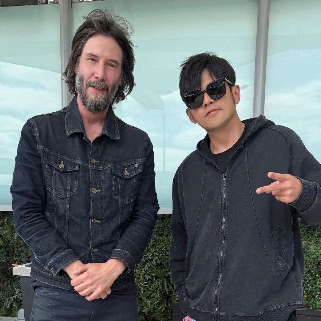 周杰伦晒出与基努里维斯、权志龙合影!