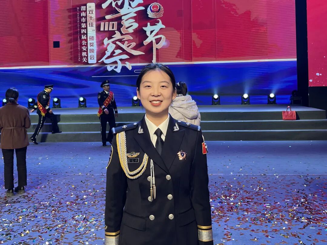 市公安局宣传处  张雨晴高考独家记忆渭南公安的这份属于让我们一起